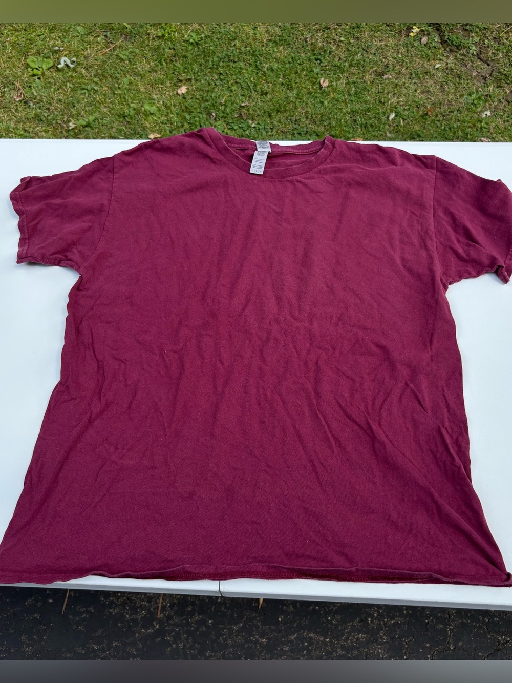 Gildan Men's Round Neck Tee in Burgundy